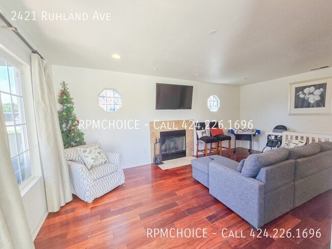 Building Photo - 2421 Ruhland Ave