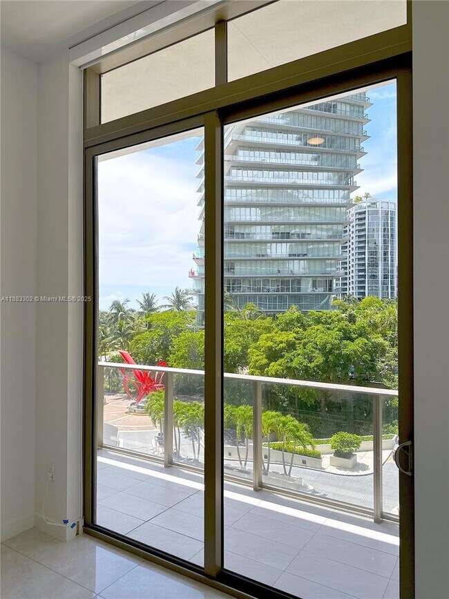 Foto del edificio - 2655 S Bayshore Dr