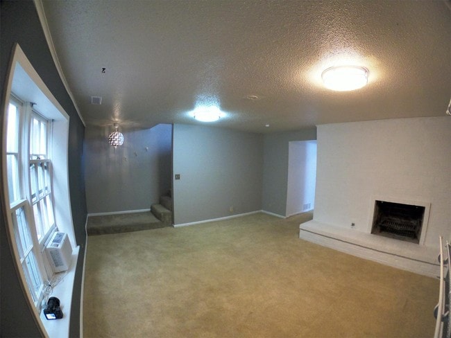 Building Photo - 1008 Jana Dr