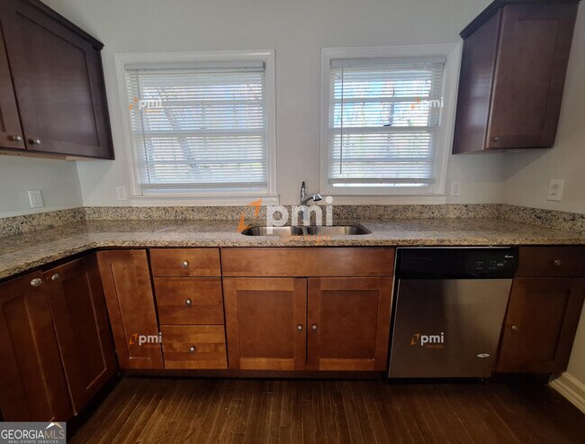 Building Photo - 1487 Woodfern Dr