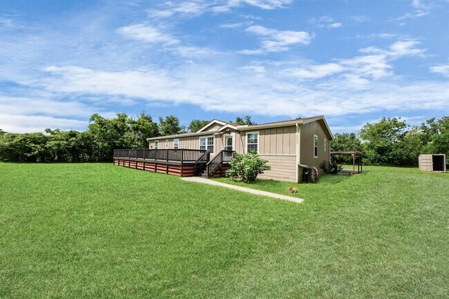 Building Photo - 4000 Mustang Rd