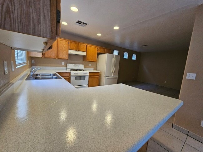 Foto del edificio - Spacious 4BD/3BA Home with Mountain Views in Las Vegas!