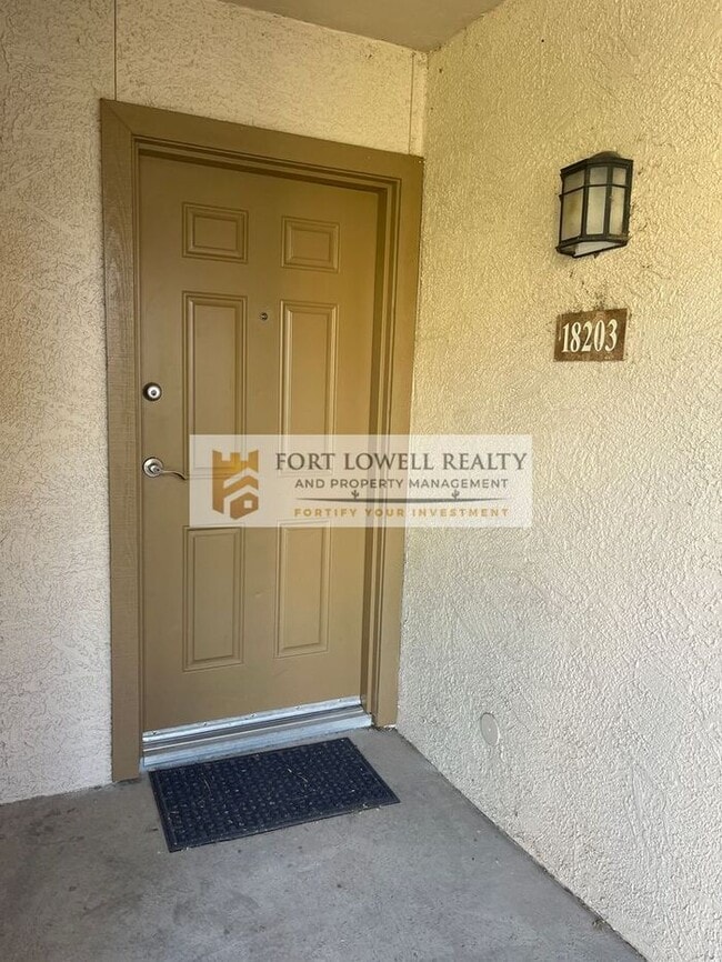 Building Photo - 2550 E River Rd