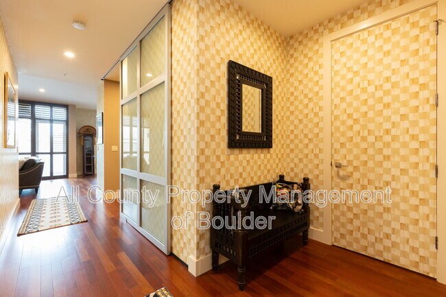 Foto del edificio - 1155 Canyon Blvd