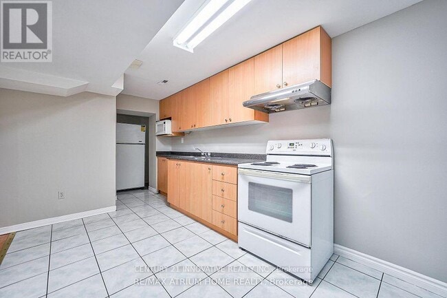 Building Photo - 10 Olivewood Dr