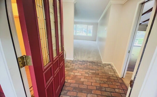 Building Photo - Beautiful Home with Golf course Views