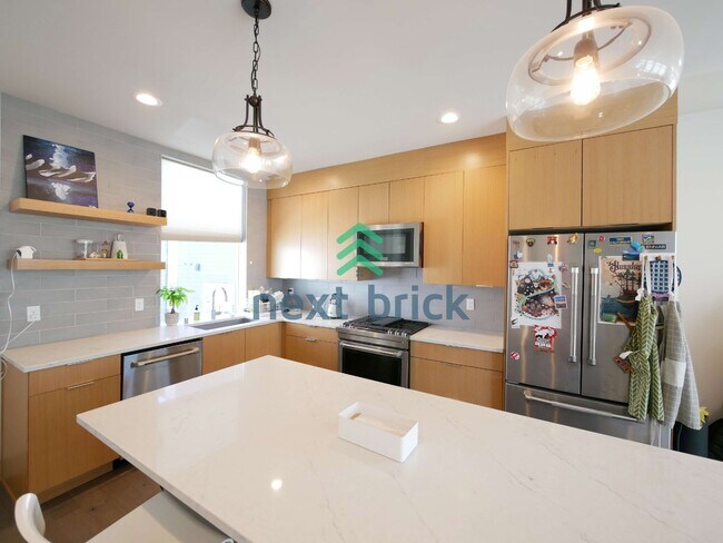 Foto del edificio - 3Bed 2Bath Stunning Townhome in Seattle Available August 1 for Rent!