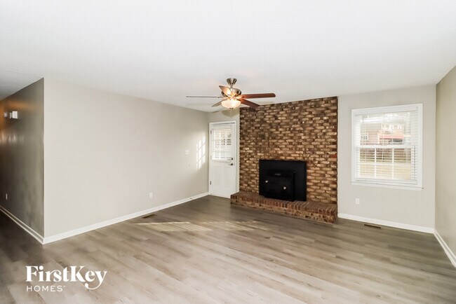 Building Photo - 4842 Greenwood Dr
