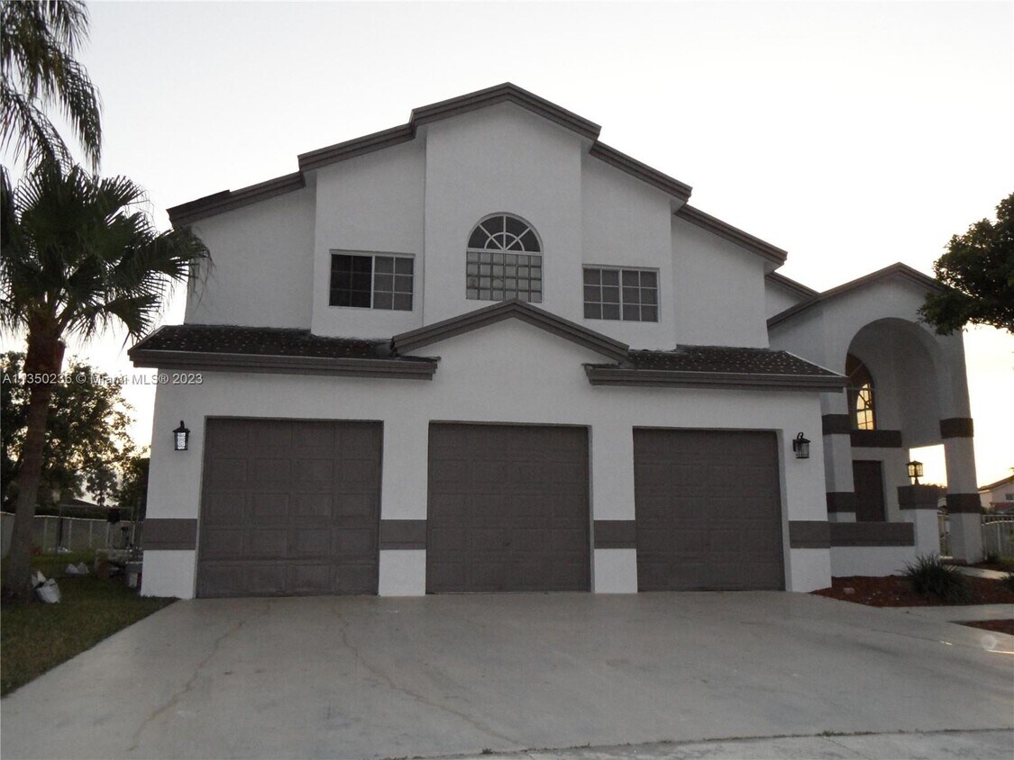 910 NW 199th Terrace, Pembroke Pines, FL 33029 House Rental in