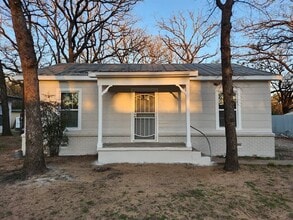 Building Photo - 515 Jordan Ln