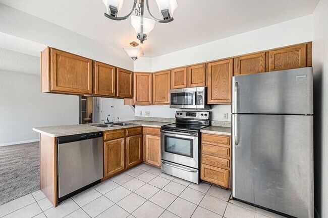 Foto del edificio - 2 Bedroom 2 Bathroom Townhome in Heather Ridge!