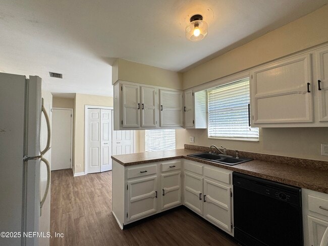 Foto del edificio - 2052 Pompano Pkwy