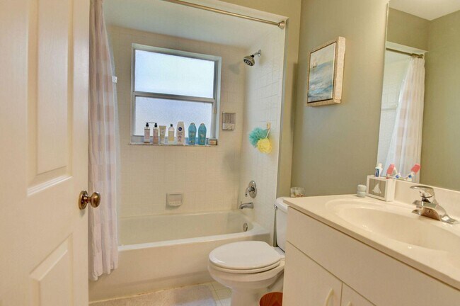 Building Photo - 12528 Crystal Pointe Dr