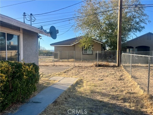 Building Photo - 16535 Pine St