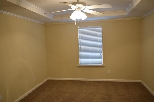 Building Photo - 129 Village Run