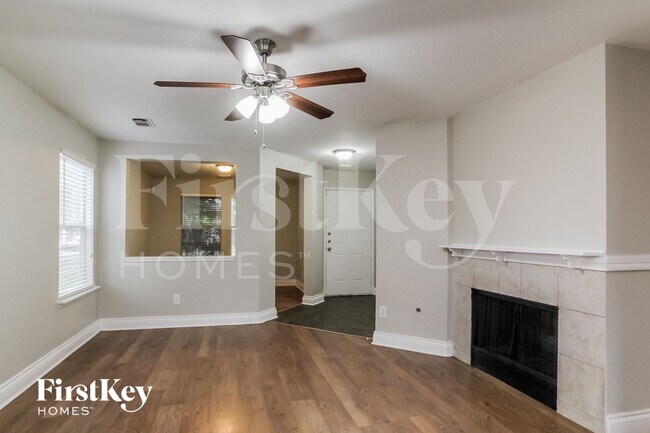 Foto del edificio - 8115 Villandry Ln