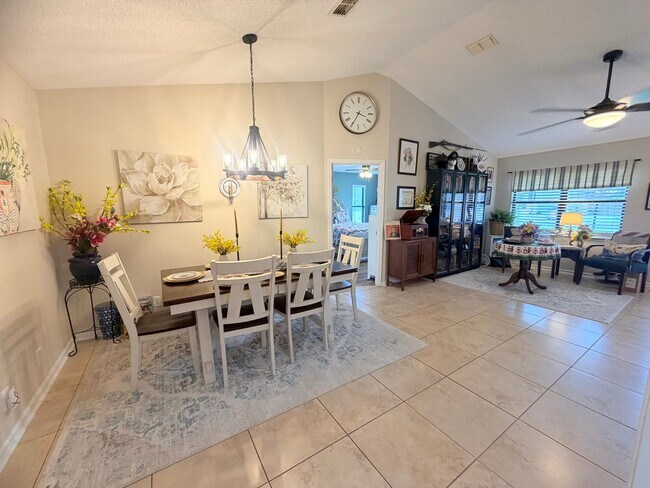 Foto del edificio - Fenced in 4 Bed 2 Bath in Mariners Landing