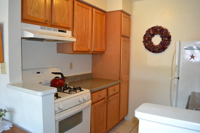 Building Photo - Whispering Pines