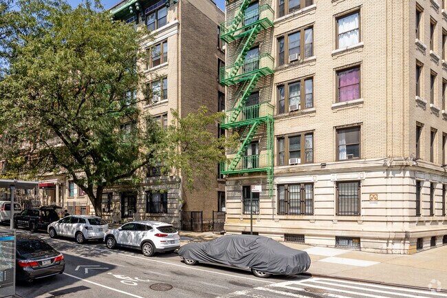 Building Photo - 461 W 159th St