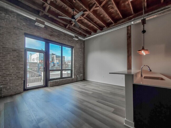 Foto del edificio - 818 N Wolcott Ave