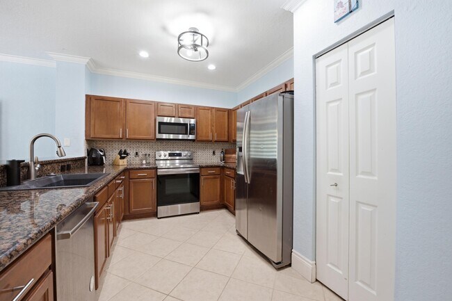 Building Photo - 3078 N Evergreen Cir