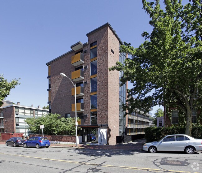 Foto principal - 345-347 Harvard St
