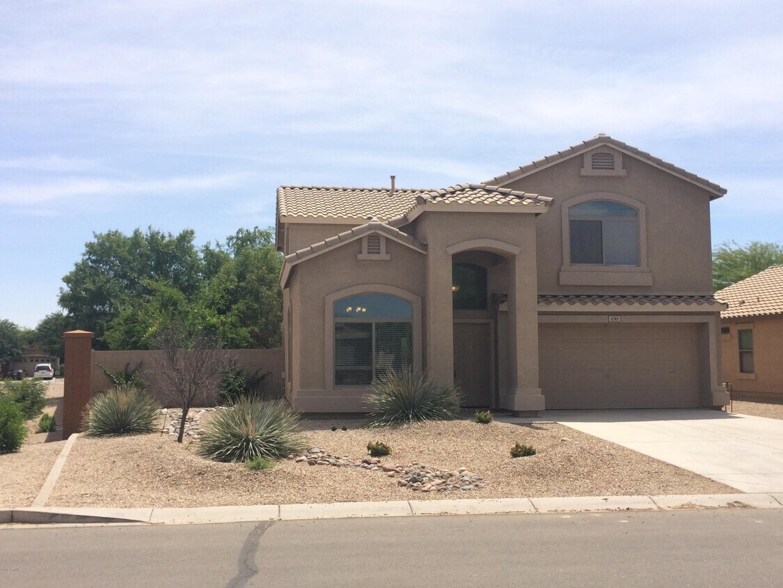 Foto principal - 1295 E Penny Ln