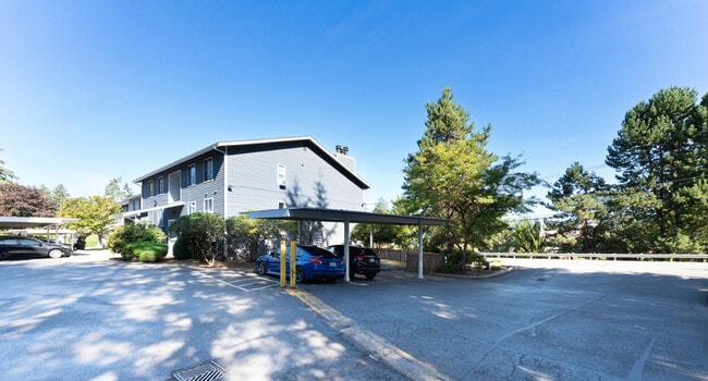 Building Photo - 4177 W Lake Sammamish Pkwy SE