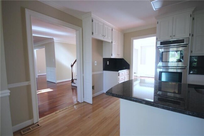 Building Photo - 3614 Robinson Walk Dr