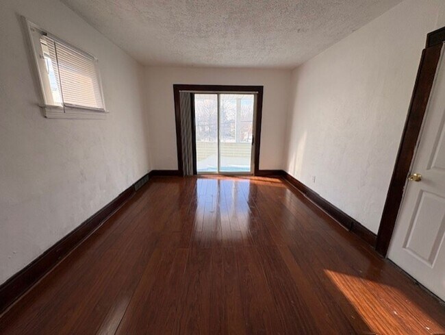 Foto del edificio - 3973 E 123rd St