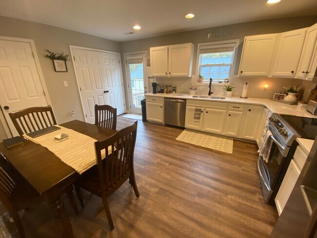 Foto del edificio - 110 Aaron Pl