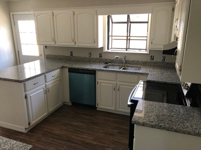 Foto del edificio - 2403 Pear Orchard Dr