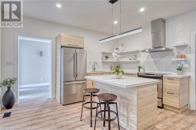 Building Photo - 43 Crooks St