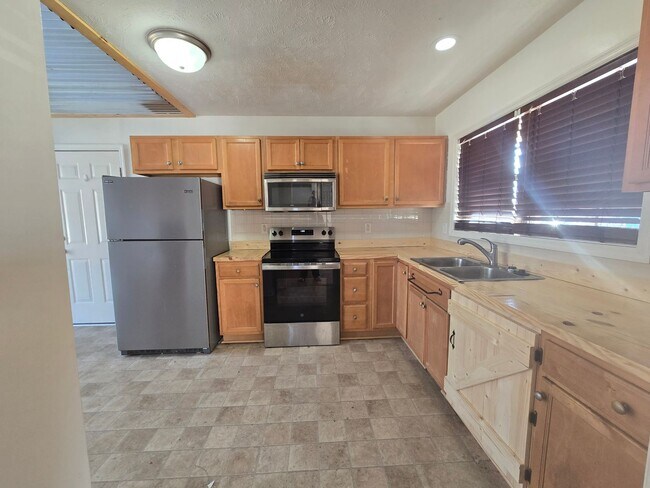 Building Photo - 122 Blue Water Dr