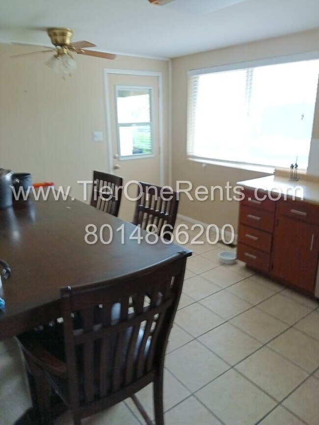 Building Photo - For a limited time, this property offers n...