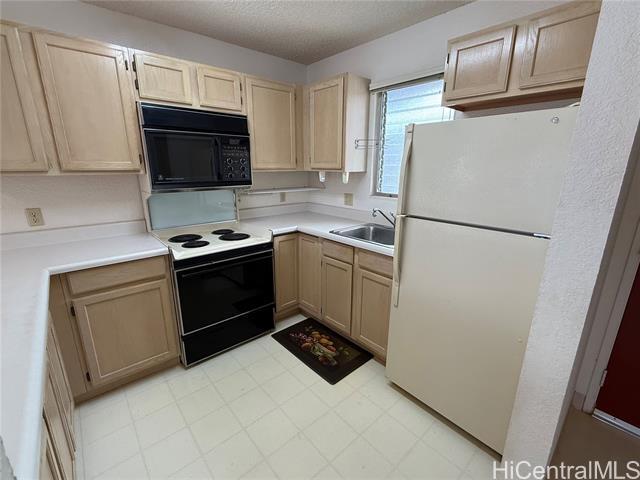 Building Photo - 95-1050-1050 Maka?ika?i St