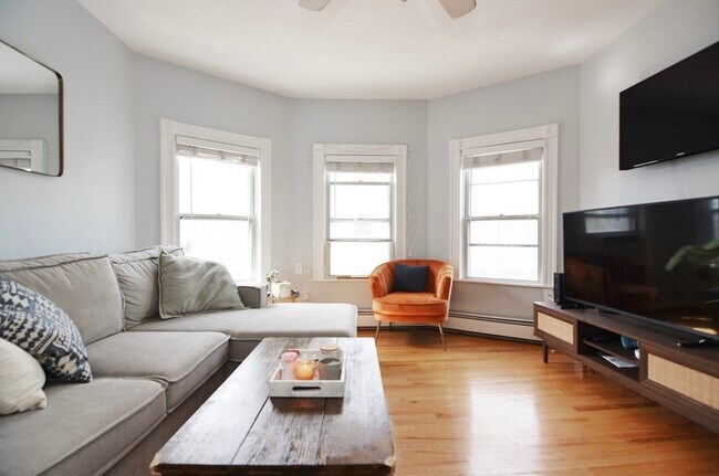 Foto del edificio - 716 E 7th St