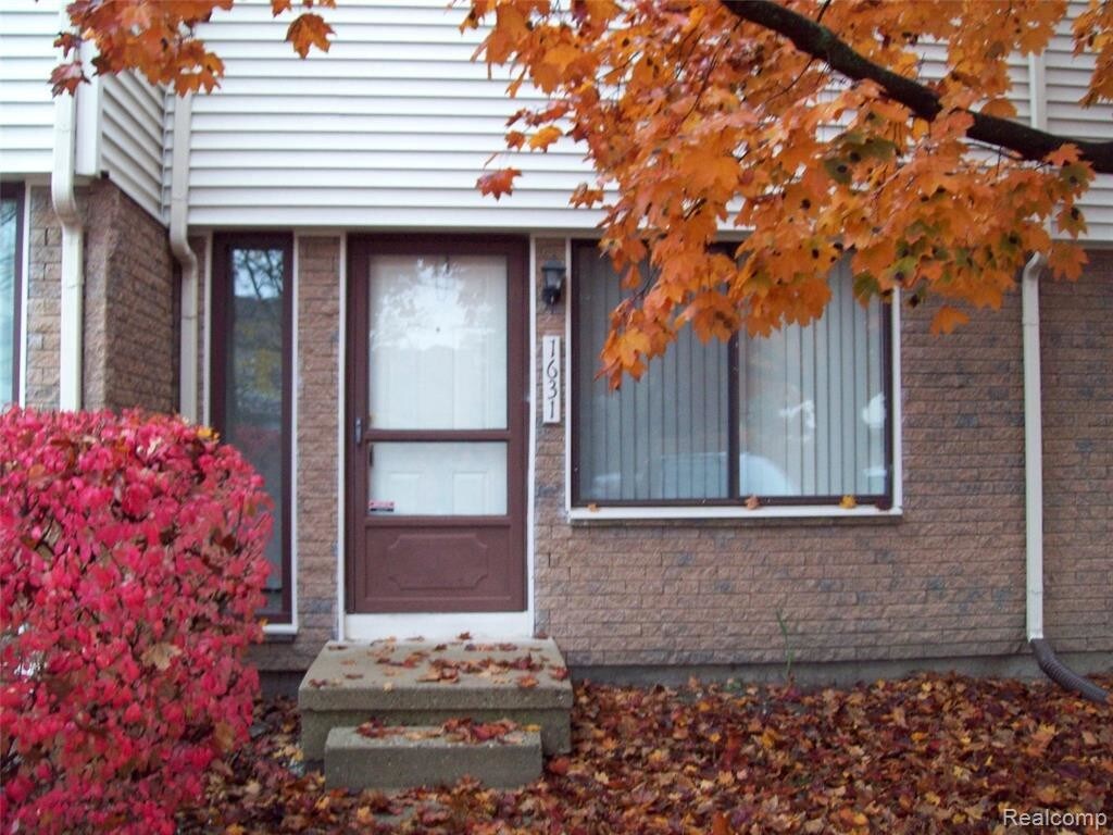 1631 Wimbledon Dr, Walled Lake, MI 48390 Condo for Rent in Walled