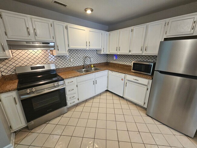 Foto del edificio - WESTERN BRANCH - RADCLIFFE MEADOWS