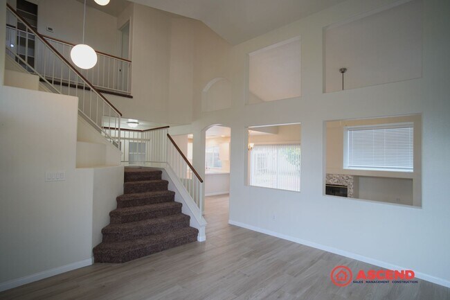 Foto del edificio - Move-in Ready 2 Story Home in Desirable Neighborhood!