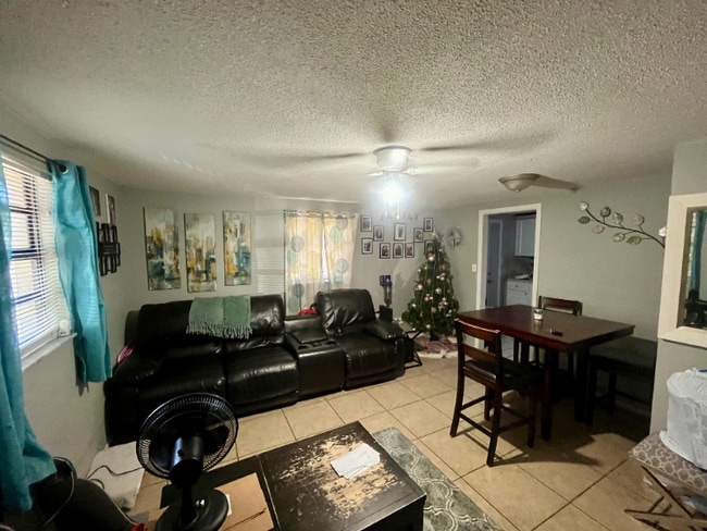 Building Photo - 2027 Florinda St