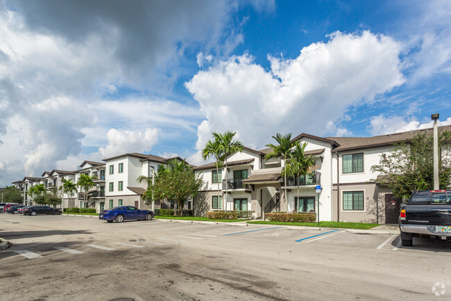 Building Photo - La Joya Estates