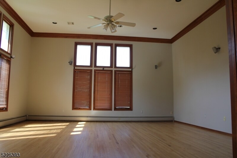 Primary Photo - 5 New Castle Ct
