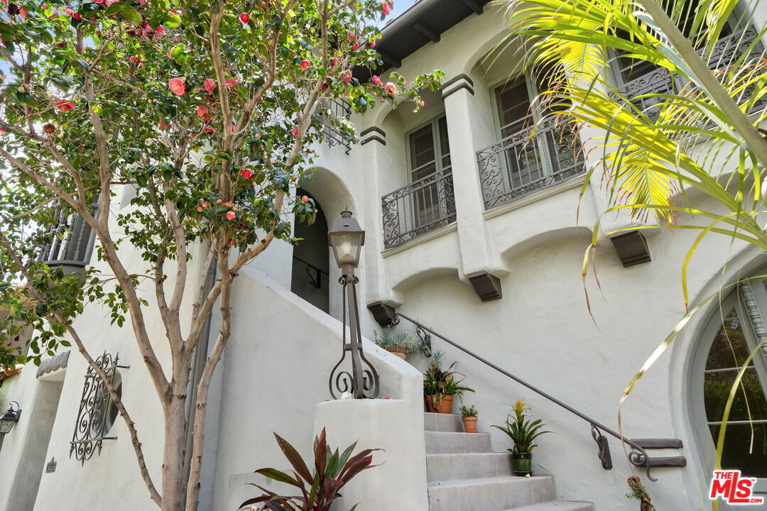 351 N Mansfield Ave Los Angeles, CA 90036 Alquileres en Los Angeles