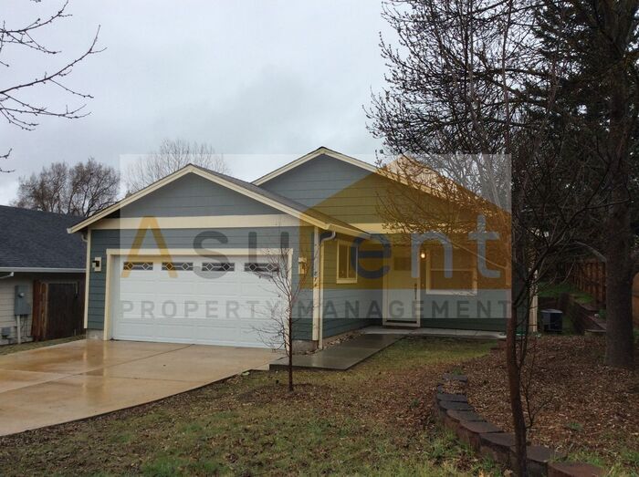 Ashland Single family home with large yard. House Rental in Ashland