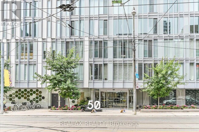 Photo du bâtiment - 50 McCaul St