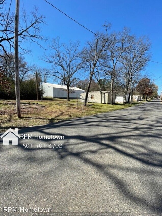 Primary Photo - 6 br, 1 bath House - 450 Lakeland Dr