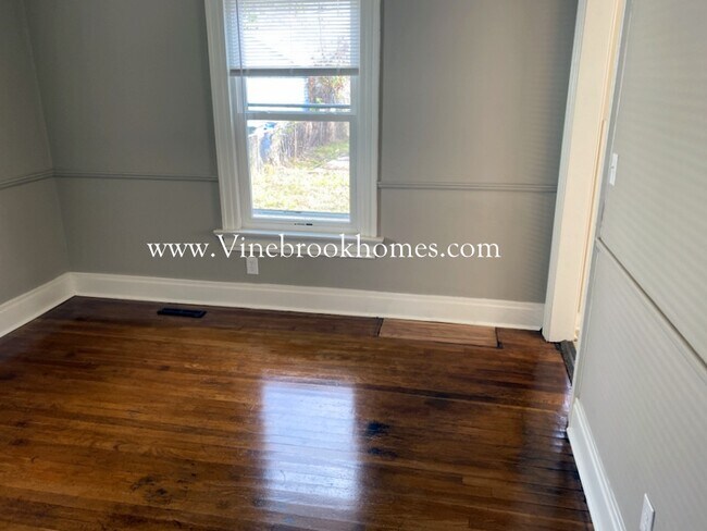 Building Photo - 2532 Ravenwood Ave