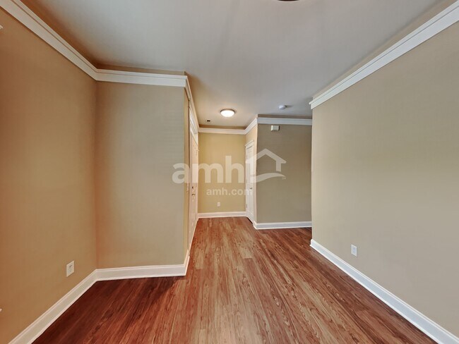 Building Photo - 528 Catawba Ave