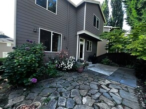 Building Photo - 9831 NE 138th Pl